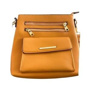Steve Madden‎ Crossbody Bag Tan Pebble Leather Flap Zip Pockets Adjustable Strap